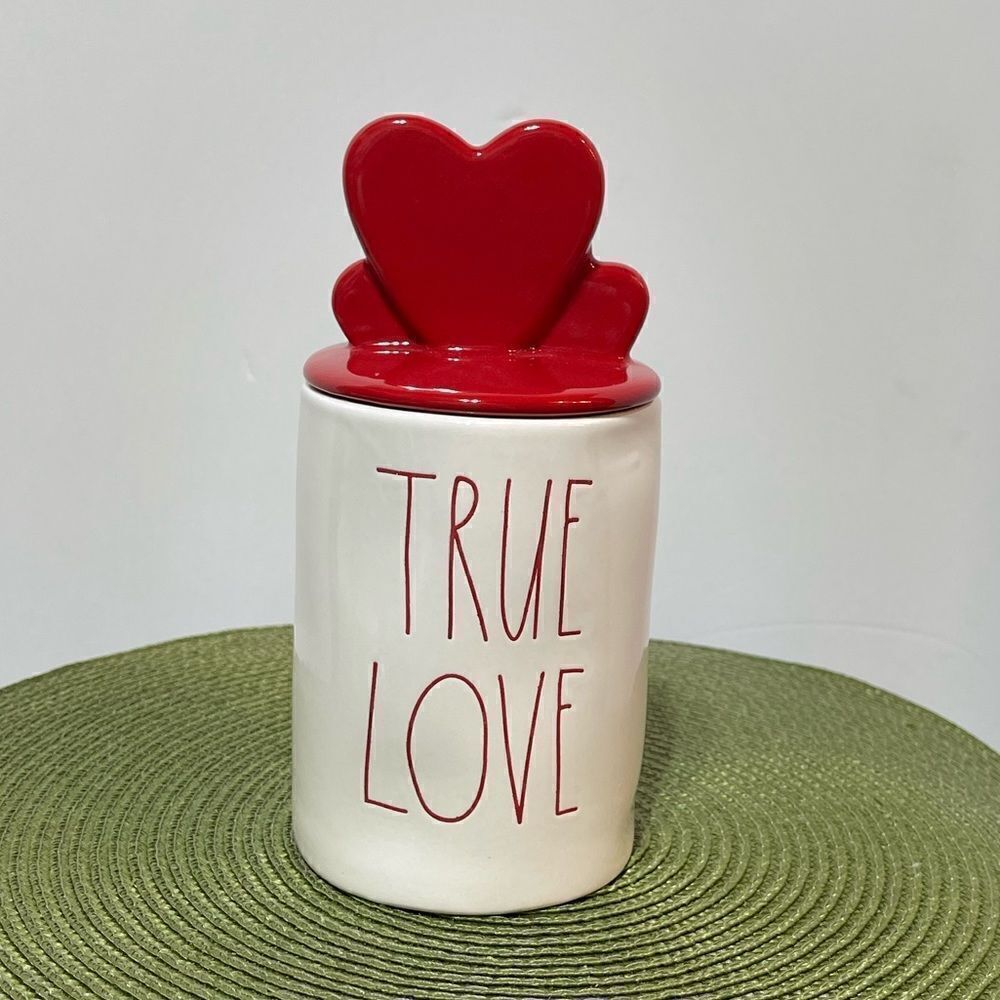 Rae Dunn True Love candle with removable top with a heart NWT